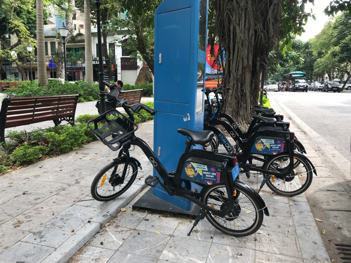 Hiện tại, điểm đặt xe đầu tiên đã xuất hiện tại vườn hoa Tràng Thi.