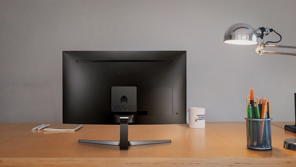 Máy được trang bị RAM 4GB, ổ cứng SSD 64GB và có thêm 1 khe cắm SSD khác. Nếu văn phòng có màn hình, người dùng chỉ cần mang theo chiếc PC Mini này là có thể sử dụng dễ dàng.