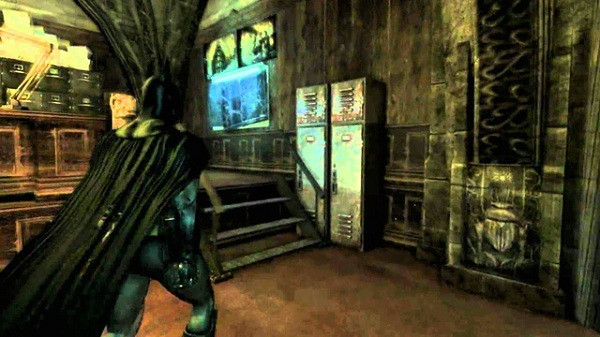 Có một bí mật ẩn giấu trong trò chơi Batman: Arkham Asylum ngay từ ban đầu, nhưng không có ai phát hiện cho đến khi được nhà sản xuất tiết lộ. Đó là căn phòng bí ẩn phía sau bức tường tại khu vực Warden’s Office chứa đầy các chi tiết và tài liệu giới thiệu về phần tiếp theo mang tên Arkham City.