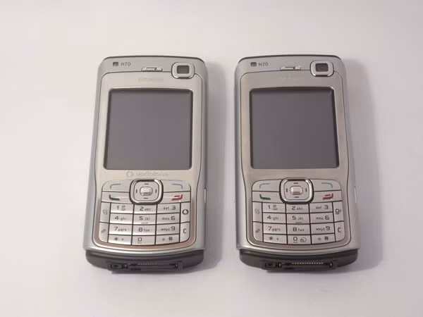 Sở hữu màn hình 2,1 inch, điện thoại Nokia N70 được xem là mẫu di động màn hình khá ''khủng'' thời bấy giờ.