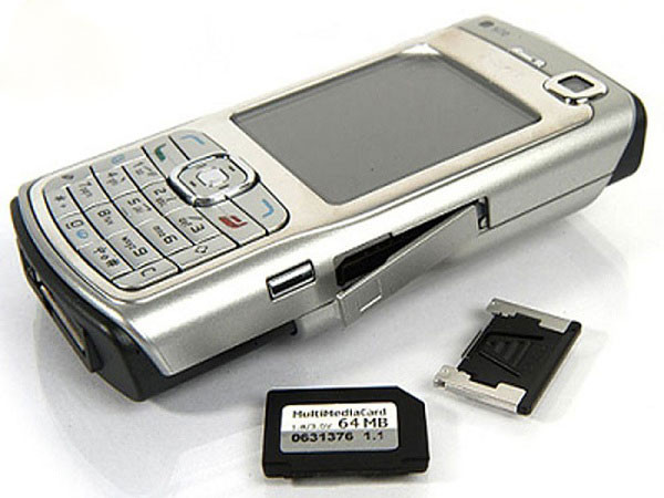 Điện thoại này sử dụng giao diện người dùng Series 60 UI trên hệ thống chip TI OMAP 220 MHz, cũng là một thiết bị kỹ thuật số hỗ trợ cá nhân (PDA) được đánh giá cao.