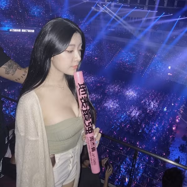 Thời gian đầu, Hoàng Quán Khiết thực sự không quá nổi bật bởi xứ Đài không thiếu những nữ streamer xinh đẹp như cô, thậm chí còn tài năng hơn cả.