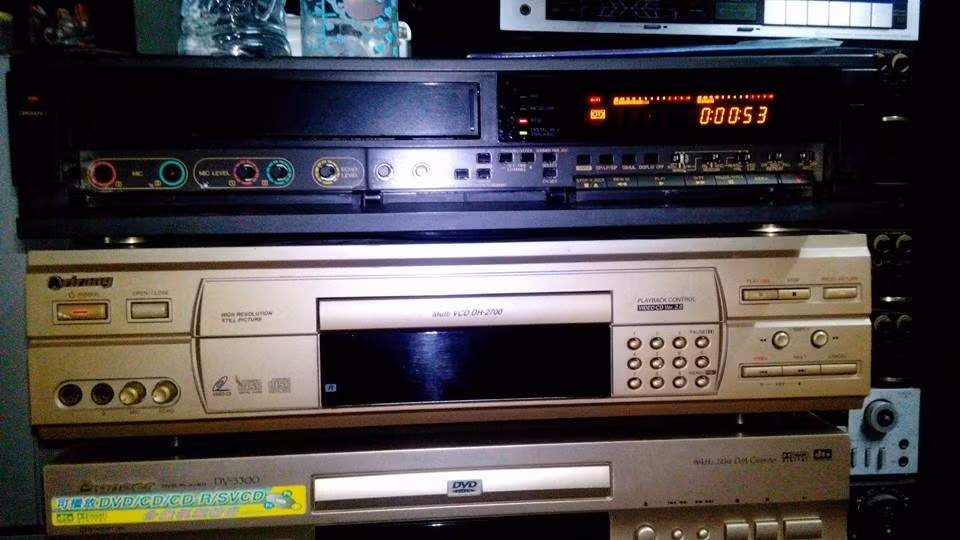 Những chiếc băng theo tiêu chuẩn VCR trở thành sự trợ giúp đắc lực trong việc giúp người dùng “kiểm soát” thói quen xem TV (người dùng có thể ghi các đoạn video vào chiếc băng này).