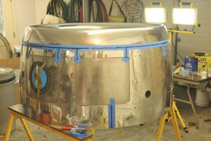 Họ cũng phải dùng tới một số đèn LED để tạo ảo giác về cánh quạt đang quay với tốc độ nhanh như động cơ thật.