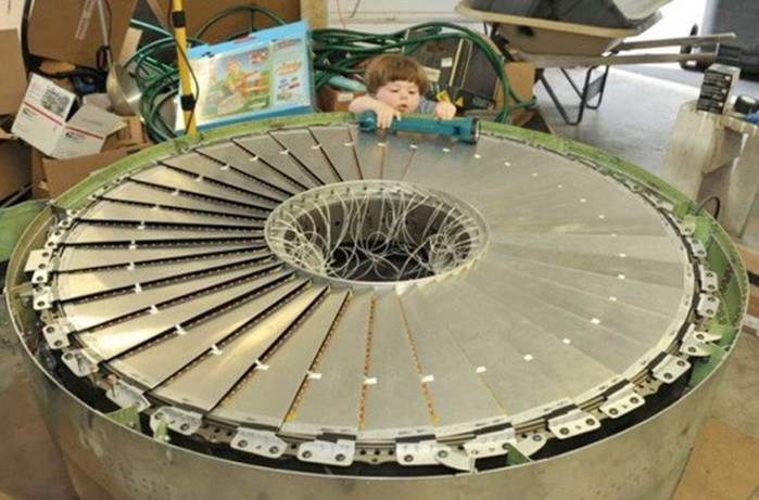 Nó cũng có âm thanh đi kèm nghe giống như khi một động cơ phản lực bắt đầu hoạt động, mang lại trải nghiệm thú vị cho người ngồi lên.