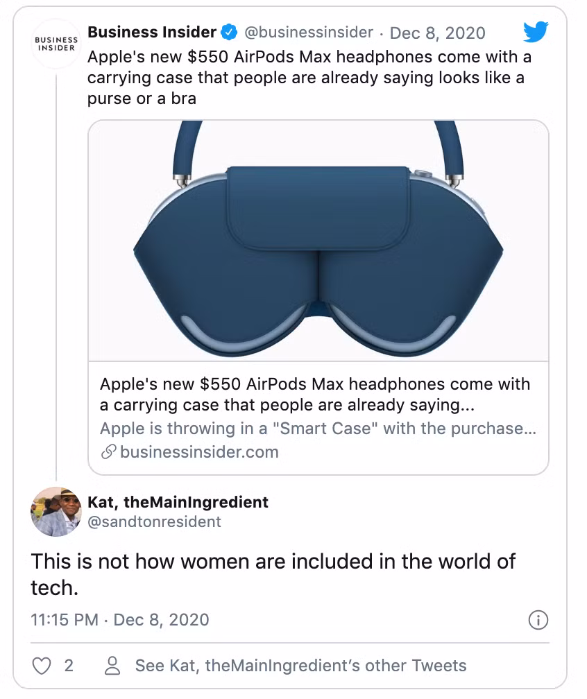 Một người dùng bình luận "Đây không phải là cách để phụ nữ bước chân vào thế giới của công nghệ"