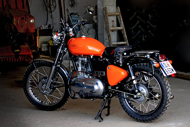 Chiếc xe máy chạy dầu này dù khá khiêm tốn về sức mạnh nhưng lại cực kỳ tiết kiệm nhiên liệu, nó có thể chạy gần 500km chỉ với 1 bình dầu đầy.