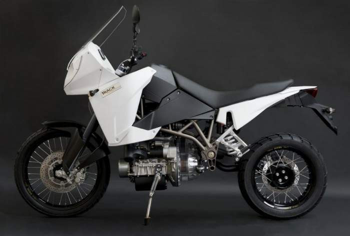 Nó còn được trang bị hộp số CVT, dẫn động trục láp. Track T-800CDI có thể tăng tốc 0-100kmh trong dưới 4 giây.