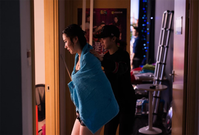 Những ngôi sao làm việc toàn thời gian cũng được nhận lương từ REDO Media nhưng thường thì họ chỉ nhận được khoảng 20% số tiền từ quà ảo.