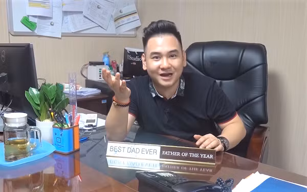 Một cái tên không thể thiếu trong top streamer giàu có nhất làng game Việt là Xemesis. Nếu từng theo dõi vlog của anh, có thể thấy khối tài sản Xemesis sở hữu là không thể xác định được vì giá trị quá cao.