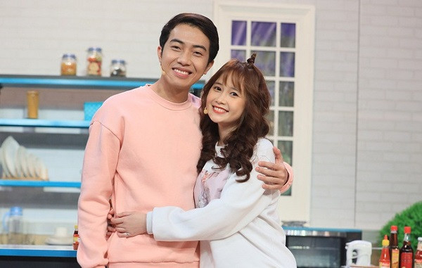 Dù rất còn trẻ nhưng anh đã tự xây được nhà cho bản thân cùng studio riêng. Hiện Cris Phan đã kết hôn cùng cô vợ xinh đẹp Quỳnh Anh.