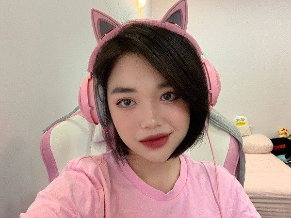 Nổi tiếng trong làng eSport, Youtube Việt, Linh Ngọc Đàm được nhiều người yêu thích bởi nhan sắc xinh đẹp, lối nói chuyện tự nhiên. Ở tuổi 23, ít ai biết rằng Linh Ngọc Đàm sở hữu khối tài sản khủng cỡ nào.