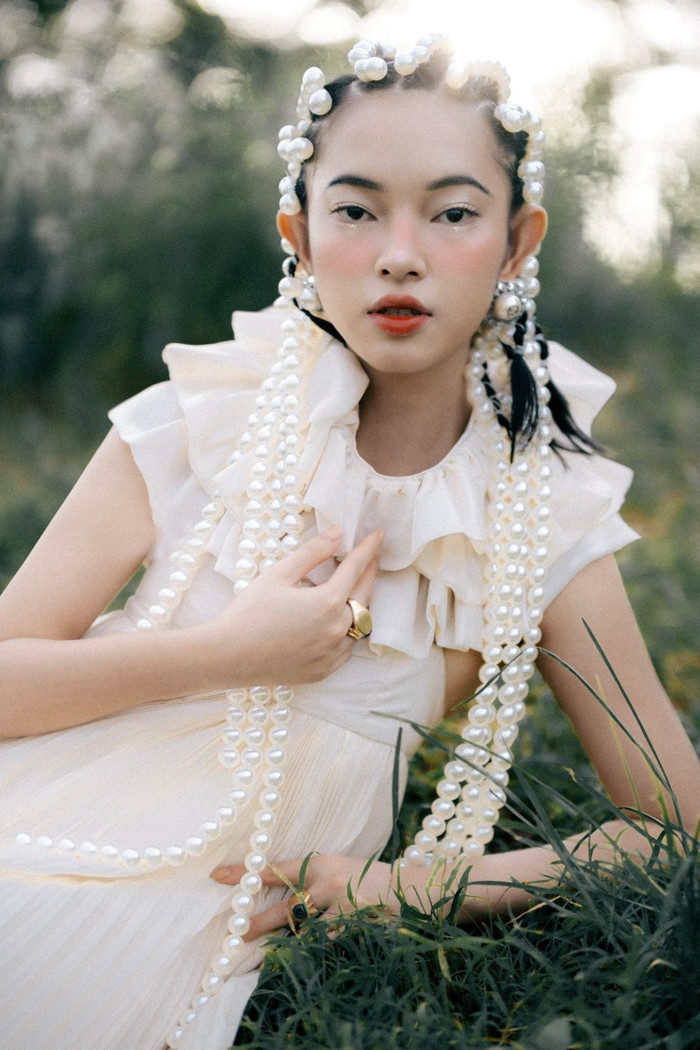 Ống kính này được trang bị 9 lá khẩu tròn góp phần tạo ra phần bokeh xóa phông mượt mà, dễ chịu. Đặc biệt chuyên trị chân dung.