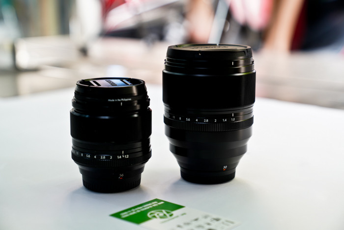 Fujifilm XF 50mm F/1.0 WR Là ống kính chân dung tiêu cự đơn được thiết kế cho máy ảnh không gương lật FUJIFILM X-mount định dạng APS-C và cung cấp tiêu cự tương đương 76mm trên cảm biến full frame.