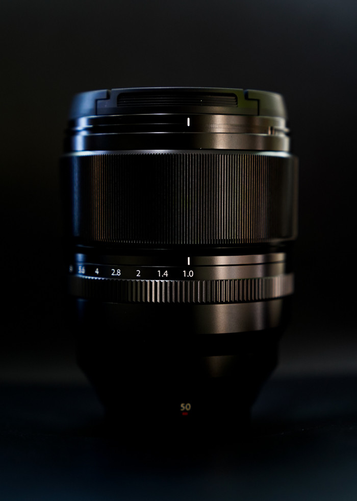 Fujifilm XF 50mm F/1.0 WR còn được thiết kế chống chịu thời tiết khi kết hợp 11 vòng đệm riêng biệt giúp ngăn bụi và hơi ẩm xâm nhập vào ống kính và cho phép sử dụng thoải mái trong các điều kiện khắc nghiệt và nhiệt độ đóng băng thấp lên tới đến 14 ° F.