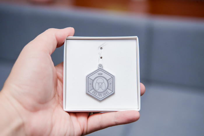 Để giúp quản lí thú cưng, người nuôi sử dụng một tấm thẻ gọi là Pet Tags, được coi như một tấm thẻ định danh dành riêng cho mỗi cá thể thú nuôi.