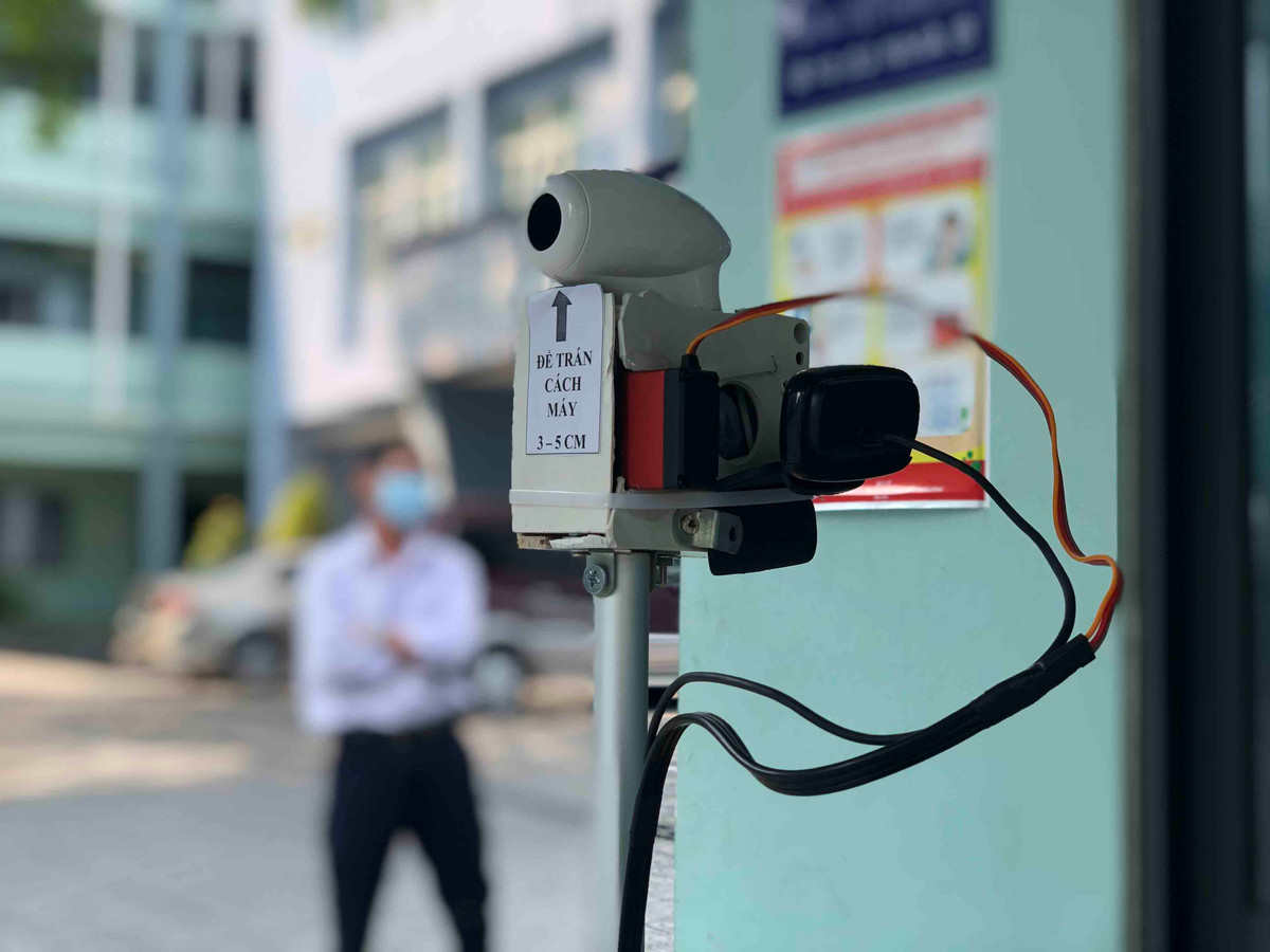 May do than nhiet tu xa cuu Thu truong Giao duc che tao co gi dac biet?