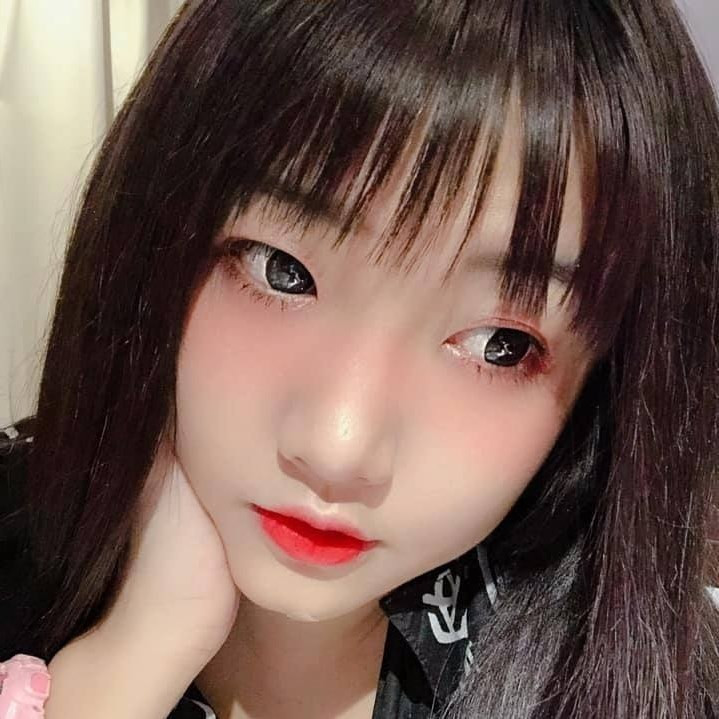 Cô nàng cũng là streamer khá có tiếng trong làng game, điển hình là cộng đồng Liên Quân Mobile với việc sở hữu fanpage chuyên stream tựa game này với hơn 3.100 lượt theo dõi.