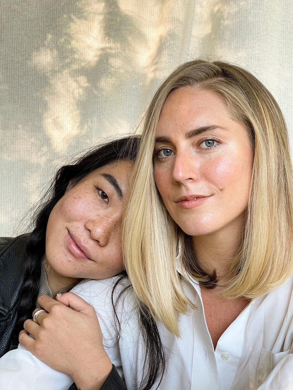 Ở điều kiện ánh sáng tốt, Camera trước của iPhone 12 hoạt động ổn với 12MP. Thực chất, ở khi môi trường ánh sáng ổn thì gần như những chiếc Flagship của các hãng khác cũng làm được điều tương tự. Điều duy nhất mà iPhone 12 tự hào ở cam trước đó là tái tạo màu da khá hoàn hảo.