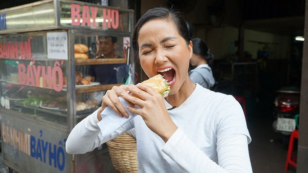 Hoa hậu H''Hen Niê quảng bá bánh mì Sài Gòn trong video đăng tải trên Youtube cá nhân