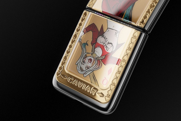 Nắm bắt xu hướng công nghệ và tâm lý người dùng, Caviar chọn hai nhân vật Joker và Harley Quinn trong vũ trụ truyện tranh DC Comics làm cảm hứng cho ý tưởng sáng tạo phiên bản Z Flip đặc biệt của mình. Ảnh: Caviar