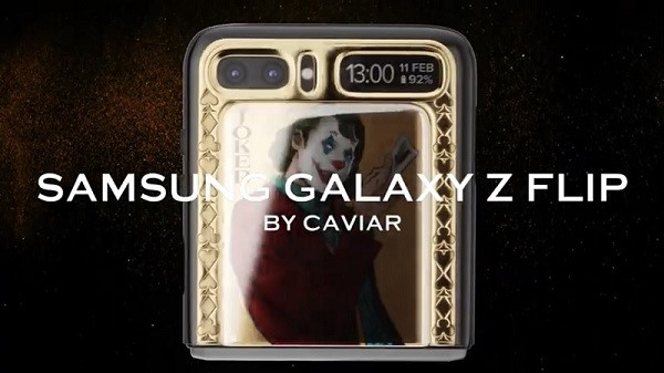 Caviar chỉ mở bán 54 chiếc Galaxy Z Flip loại này trùng với số lượng 54 quân bài trong bộ bài joker cổ điển với giá 5.240 USD (từ 122 triệu đồng). Hãng chế tác này cho đặt hàng trước phiên bản giới hạn của Z Flip chỉ một ngày trước khi Birds of Prey (phim mới của Harley Quinn) khởi chiếu tại các rạp chiếu phim trên toàn cầu. Ảnh: Caviar