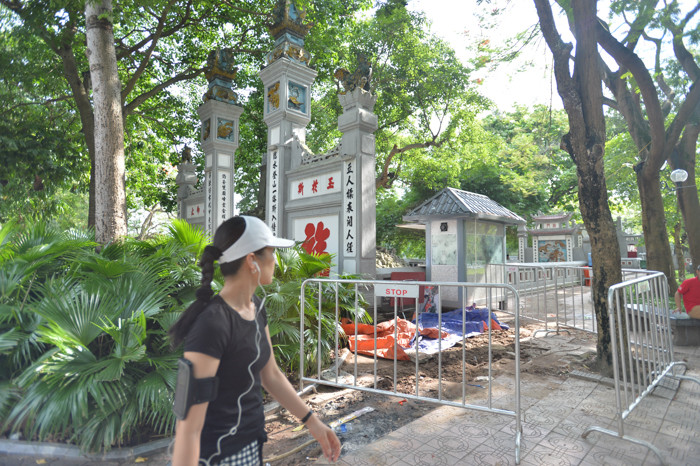 Nhiều người cho rằng đây là địa huyệt của một gia tộc từ xa xưa bởi cả 7 tiểu quách cùng chung một hố được quây gạch.