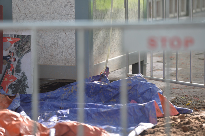 Theo người dân tại khu vực, địa điểm này được phát hiện vào khoảng 14h ngày 16/6, khi các công nhân điện lực đang đào cáp điện thì phát hiện nhiều tiểu quách.