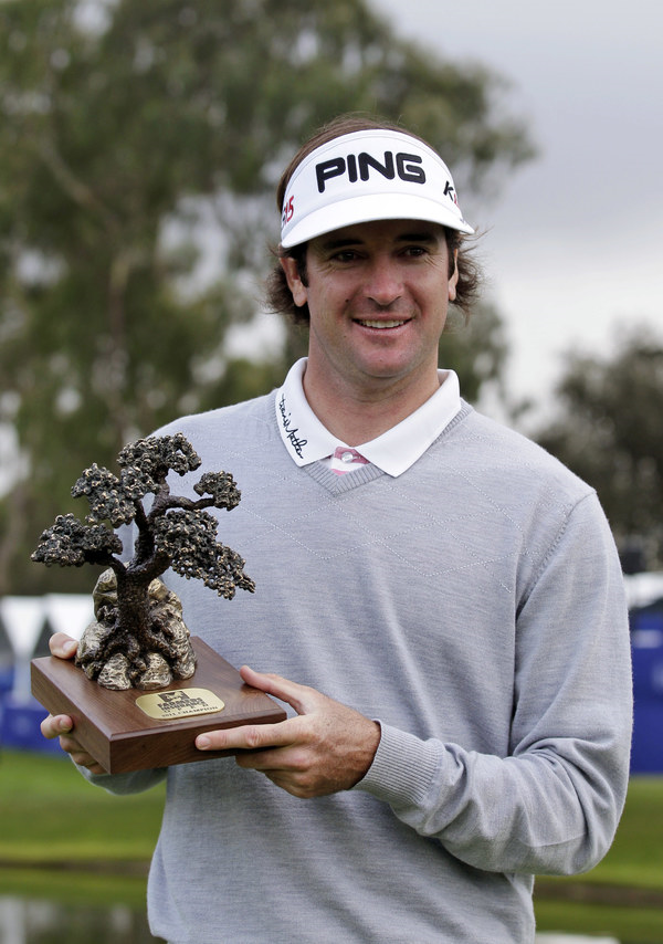 Đúng với tính chất nông nghiệp của giải đấu golf Farmers Insurance Open, người chiến thắng sẽ nhận được một chiếc cúp với một cái cây ở phía trên. Bubba Watson đã được trao danh hiệu này vào năm 2011.