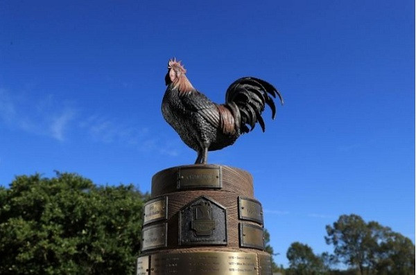 Cúp golf từ giải đấu Sanderson Farm Championship mang đúng nguyên mẫu của chú gà trống oai phong được thiết kế công phu và cũng ẩn chứa ý nghĩa từ truyện ngụ ngôn châu Âu.