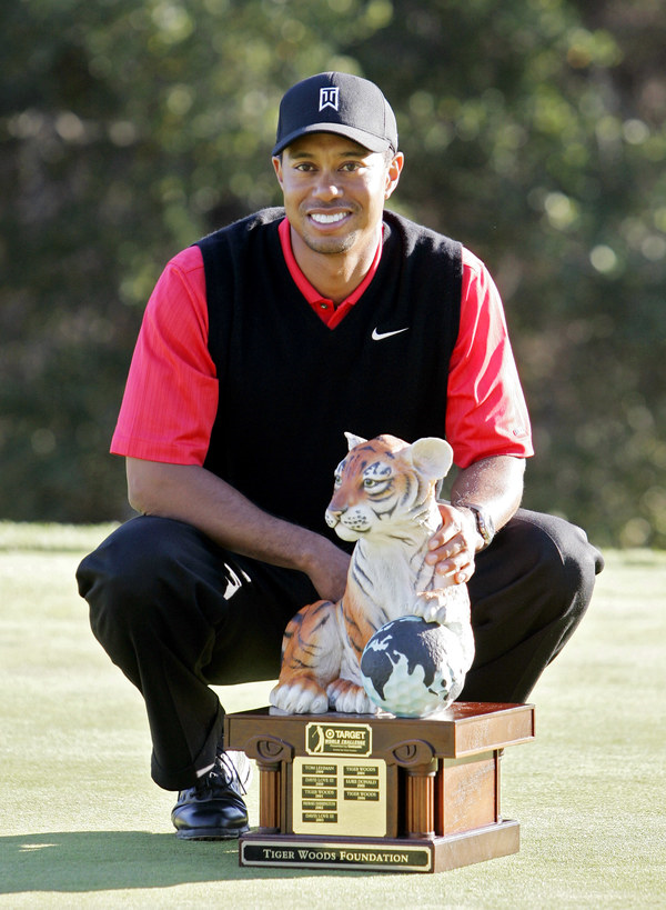 Tiger đã giành được danh hiệu Target World Challenge năm 2006 và anh đã tạo ra chiếc cúp với hình ảnh một con hổ thu nhỏ có chân đặt trên một quả bóng golf mô phỏng trái đất.