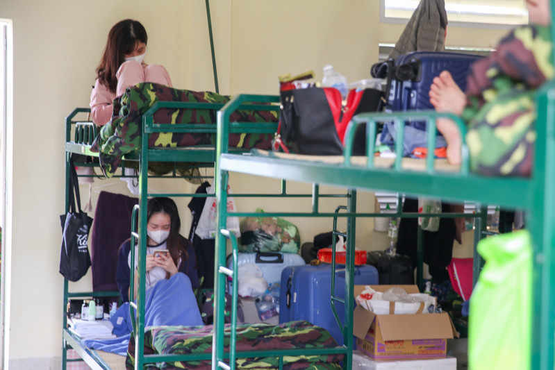 Điện thoại di động là vật không thể thiếu cho nhu cầu sống ảo, lướt web, giải trí của giới trẻ.