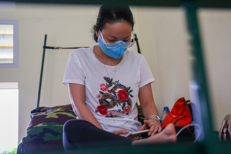 Điện thoại thông minh trở thành vật bất ly thân, một lựa chọn tối ưu cho việc cập nhật tin tức và kết nối bạn bè trên mạng xã hội.