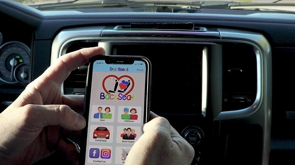 The Backseat xuất hiện trên cả nền tảng IOS và Android, hiện là ứng dụng bảo vệ trẻ em khỏi việc bị bỏ quên trên xe ô tô phổ biến và được tin dùng nhất tại Mỹ. Ứng dụng này hữu hiệu đối với mọi gia đình có ô tô bởi không đòi hỏi kết nối bluetooth hay chế độ gì đặc biệt.