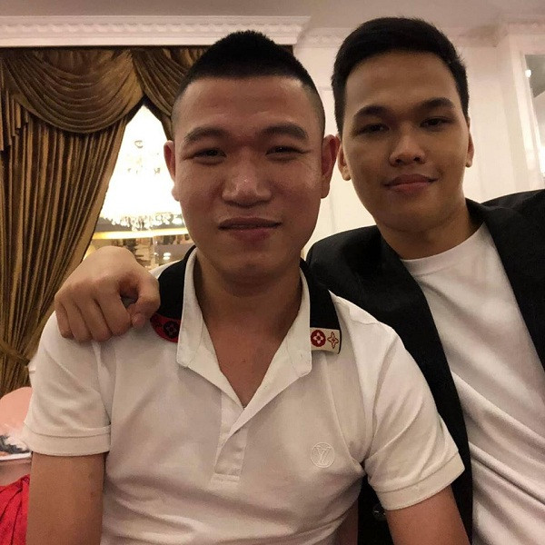 Không ít lần Gunny ''chạm trán'' game thủ nổi tiếng Chim Sẻ Đi Nắng, tuy nhiên ngoài đời lại khá thân thiết.