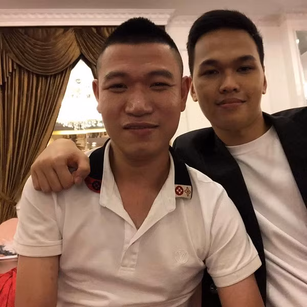 Không ít lần Gunny ''chạm trán'' game thủ nổi tiếng Chim Sẻ Đi Nắng, tuy nhiên ngoài đời lại khá thân thiết.