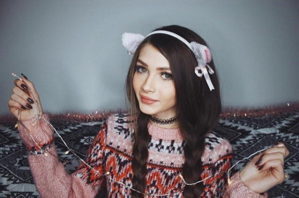 Ngoài chơi game và stream game, nữ game thủ nóng bỏng còn nổi tiếng với kênh Youtube chia sẻ bí quyết làm đẹp.