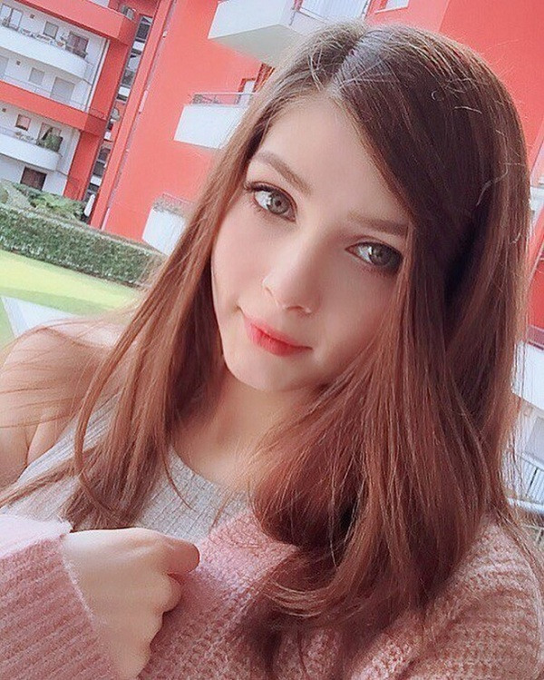 Mỗi video stream của Karina luôn thu hút đông đảo người xem, không chỉ bởi kỹ năng chơi game đáng gờm mà còn bởi nhan sắc cực phẩm.