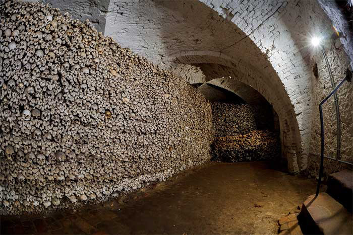 Hang động xương người tại Oppenheim - Đức từng khiến nhiều người kinh ngạc.