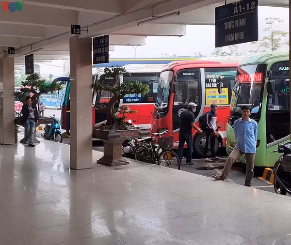 Ben xe Giap Bat con tho o kiem soat y te chong dich Covid-19-Hinh-2