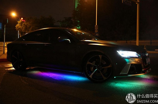 Dân tình từng phát sốt với những bộ PC chế từ đồ đạc cũ trong nhà, hay tích hợp trong xe đồ chơi của trẻ em, nhưng một bộ gaming PC độ trong xế hộp Audi S7 vài tỷ thì đúng là không phải ai cũng có thể làm được.