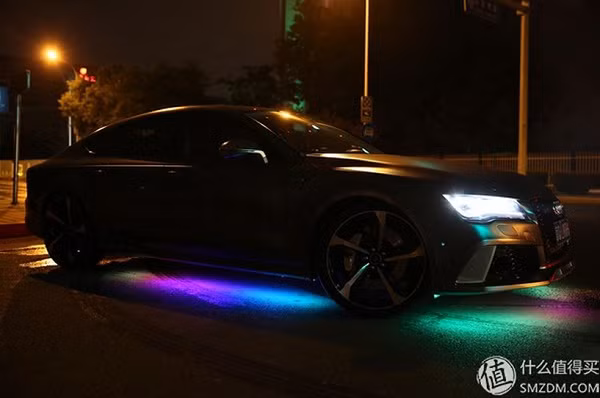 Dân tình từng phát sốt với những bộ PC chế từ đồ đạc cũ trong nhà, hay tích hợp trong xe đồ chơi của trẻ em, nhưng một bộ gaming PC độ trong xế hộp Audi S7 vài tỷ thì đúng là không phải ai cũng có thể làm được.