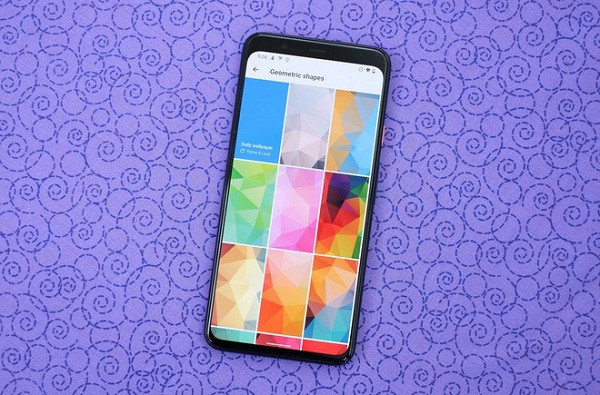 Chắc hẳn không ít iFan thấy ghen tị khi không được trải nghiệm tính năng trên Android như ứng dụng Wallpapers của Google. Ứng dụng này giúp điện thoại thay đổi ảnh nền màn hình chính và màn hình khóa tự động mỗi ngày, tuy nhiên sẽ tốn pin điện thoại hơn bình thường.