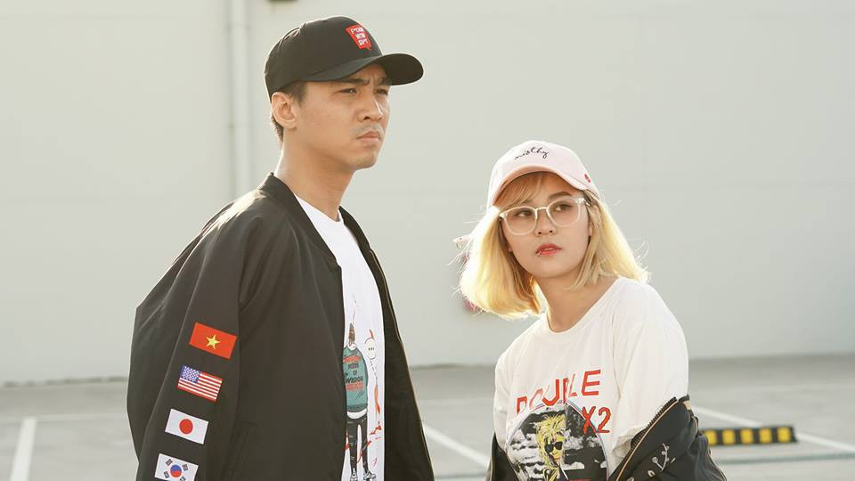 Tuy nhiên nụ hôn rất thật cũng đủ khiến các fan phát cuồng. Trong phân đoạn này, PewPew bị nghi là đồng tính, nên anh chàng đã hôn MisThy để chứng minh điều đó không đúng.