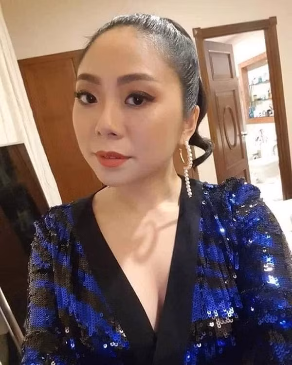 Đêm ngày 06/03/2020 chính quyền Hà Nội họp khẩn, công bố bệnh nhân nhiễm virus corona đầu tiên tại thủ đô, cũng là ca thứ 17 tại Việt Nam. Bệnh nhân Nguyễn Hồng Nhung, 26 tuổi, cư trú tại phường Trúc Bạch, quận Ba Đình, Hà Nội, làm nghề quản lý khách sạn. Sau chuyến đi châu Âu trở về nước ngày 02/03, đã bị ho, sốt…, nhập viện ngày 05/03.