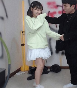 Tuy nhiên, cô nàng chẳng bao giờ giấu giếm về chiều cao của mình mà còn tỏ ra rất tự hào về nó.