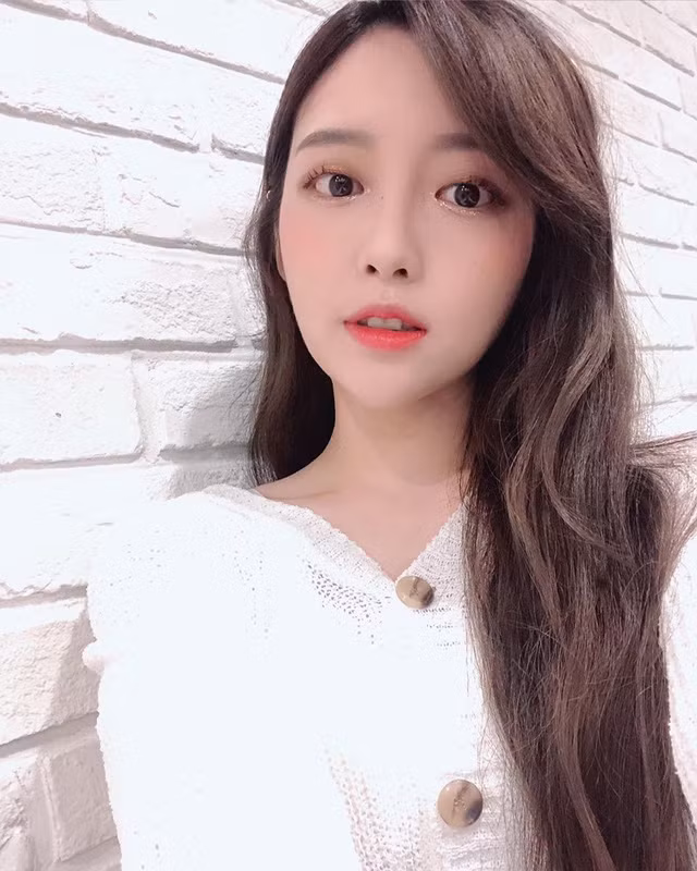 Trên thực tế, chiều cao của Shugi là khoảng 1m50, và mỗi năm cô nàng cũng kiếm được tối thiểu 1.5 tỷ.