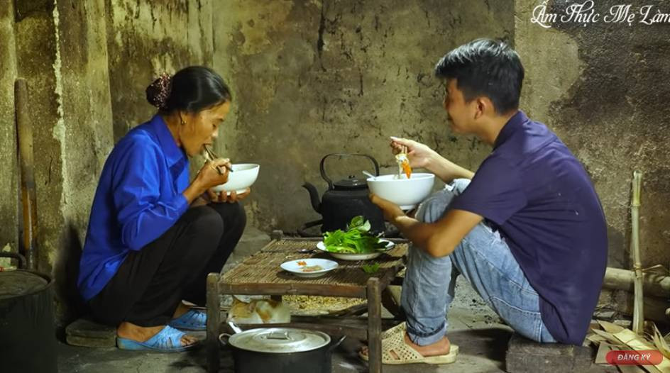 Mới ra mắt cách đây gần 1 năm, song Ẩm thực mẹ làm đã nhận được sự yêu mến của rất nhiều fan hâm mộ cả trong nước lẫn quốc tế.