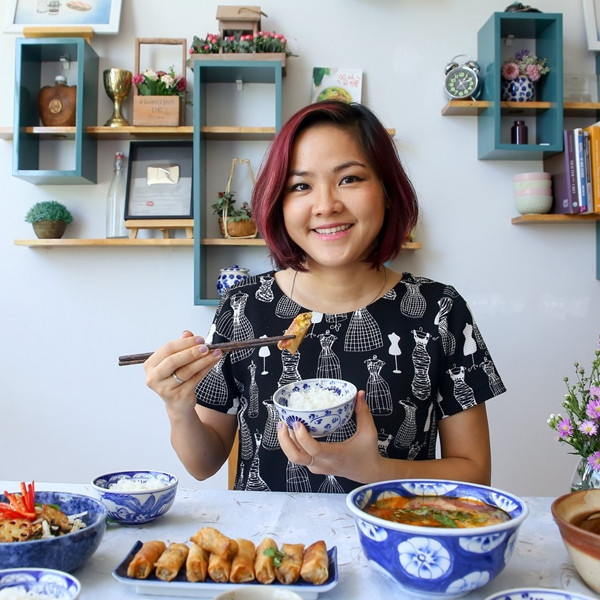 Hiện tại, kênh Youtube của Helen đang sở hữu hơn 500 ngàn subcribers.