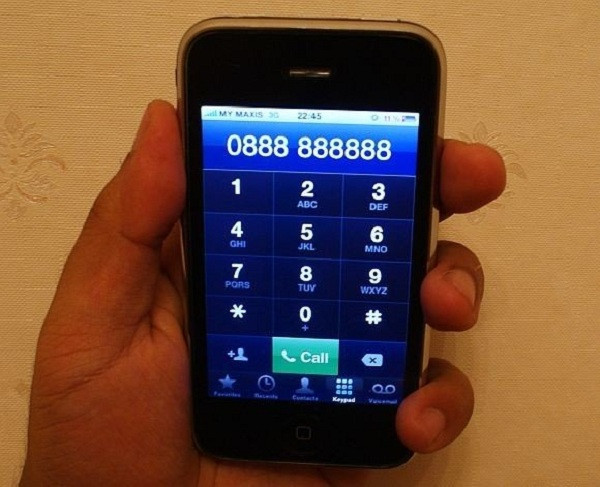 Tất nhiên tất cả chỉ là tin đồn và số điện thoại đặc biệt này vẫn được bán lại với giá khủng. Người thứ hai sở hữu sim 0888 888 888 là Konstantin Dimitrov, một trùm ma túy người Bungary với giá trị hợp đồng viễn thông không được tiết lộ.